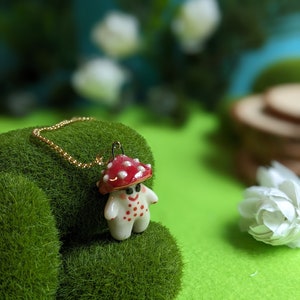 Rita the Red Mushroom Sprite Necklace with Luster 画像 2