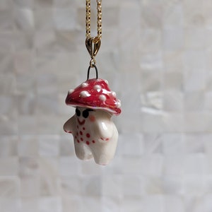 Rita the Red Mushroom Sprite Necklace with Luster 画像 4