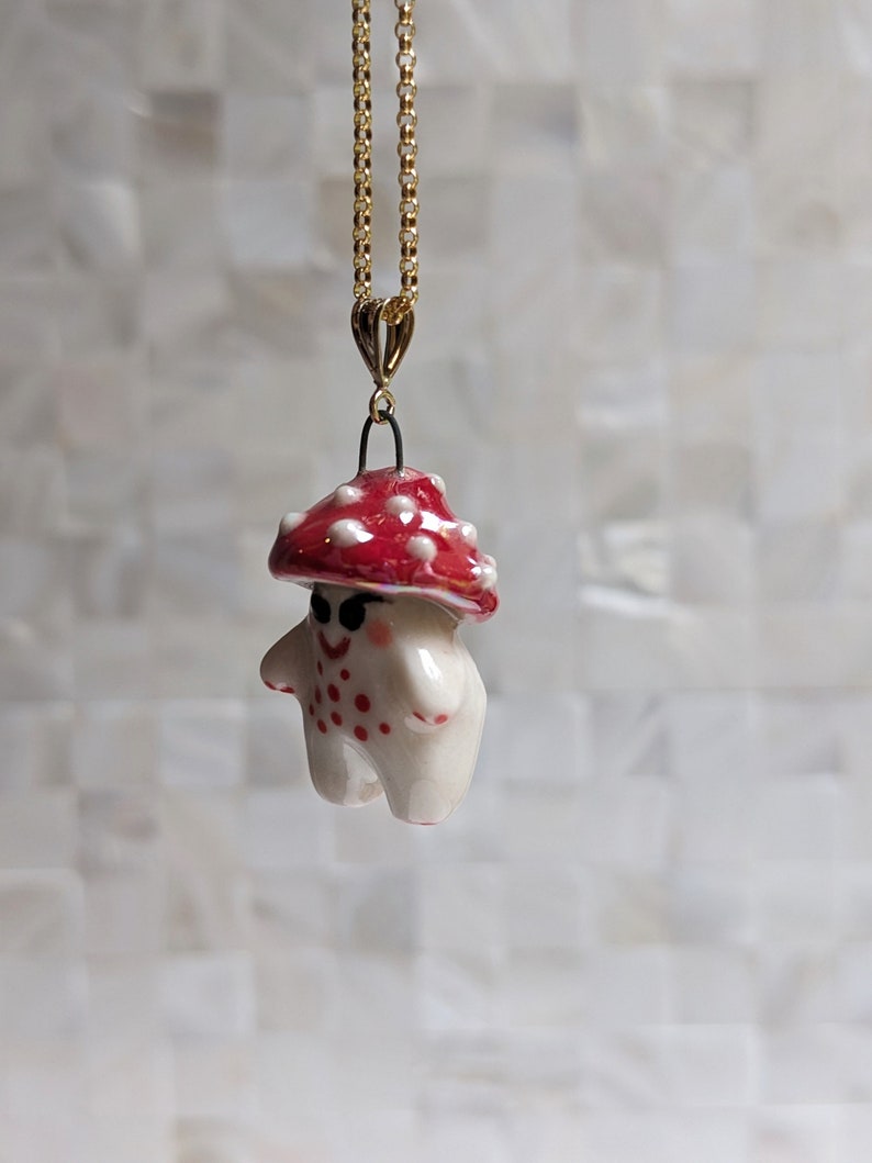 Rita the Red Mushroom Sprite Necklace with Luster 画像 4