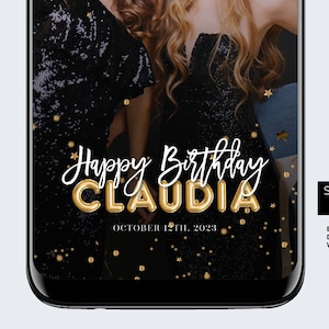 Può includere: Un filtro Snapchat per una festa di compleanno. Il filtro presenta lettere di palloncino dorate che compongono la scritta "Happy Birthday Claudia" con la data "October 12th, 2023" in basso. Lo sfondo è nero con coriandoli e stelle dorate.