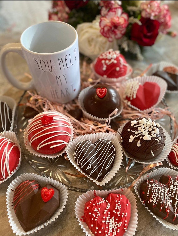Chocolat chaud pour la Saint-Valentin/Bombes rondes ou fraises en forme de  coeur/Bombes chocolatées pour la Saint-Valentin/Bombes chocolatées pour la  Saint-Valentin -  France