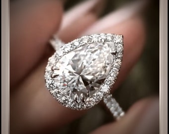 3,01 Karat Birnen-Halo mit Brillantschliff-Birnendiamant-Verlobungsring VS2 *** Von Chelsea Leigh and Company