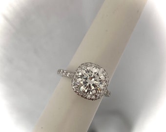 3,00 Ct Kissenförmiger Halo mit rundem Diamant im Brillantschliff VS1 ** Von Schnürsenkel Leigh and Company