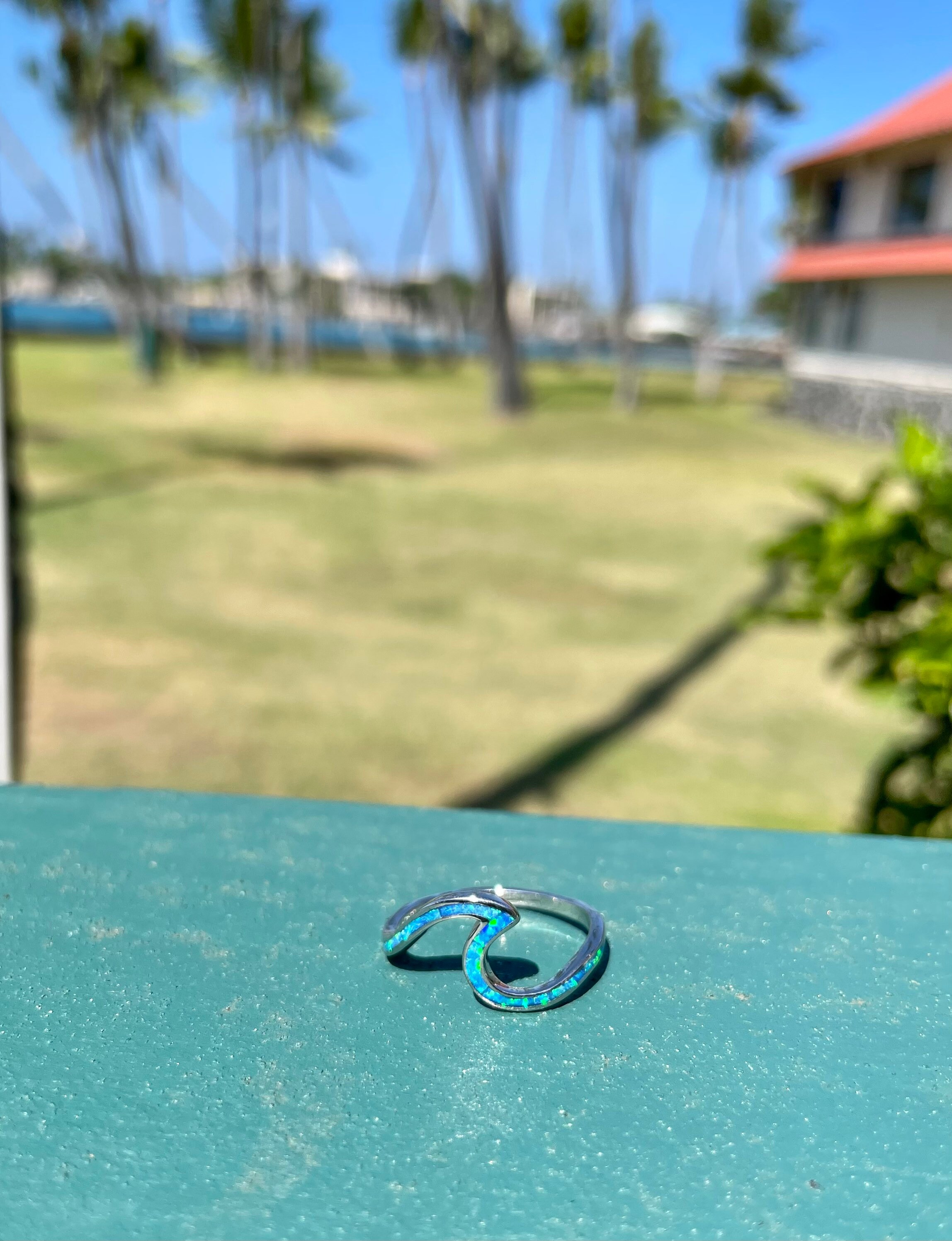 Anillo De Ópalo Con Diamantes Sintéticos En Plata