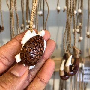 Adjustable Hawaiian Sea turtle necklace (Honu)