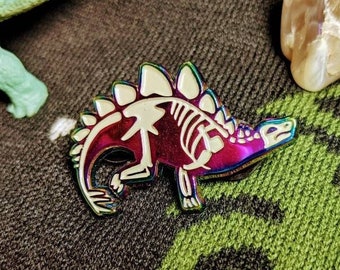 Épinglette arc-en-ciel en émail dur stégosaure