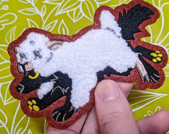 Écusson pelucheux loup déguisé en mouton