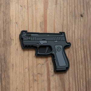 軍用ピストル P320 3D PVC ラバーパッチ、法執行機関の士気を高めるハンドガン銃器パッチ