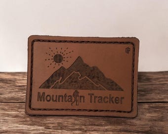 Naszywka z laserowo grawerowaną skórzaną naszywką z trackerem górskim – sprzęt turystyczny i kempingowy