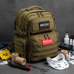 Parche táctico médico 3D de PVC y goma, color negro y rojo, para gorra y bolso de emergencia.