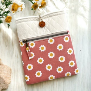 Padded Book Sleeve &quot;Retro Daisy&quot; Kindle Sleeve, Quilted Book Sleeve, Planner Pouch, E-reader Case, Gifts For Readers, Book Sleeve For Girls