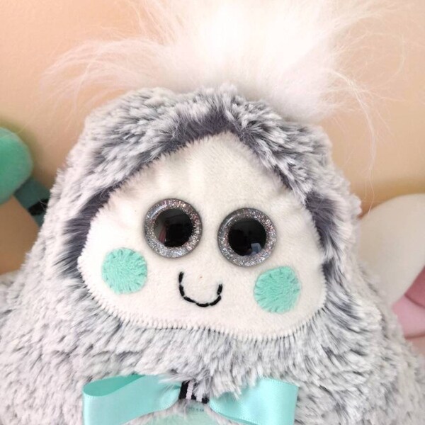 Peluche doudou monstre fourrure oeko-tex garçon gris et menthe