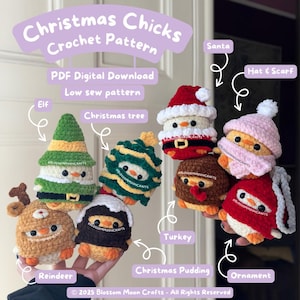 Peut inclure: Une collection de poussins de Noël crochetés, vêtus de tenues festives, dont le Père Noël, un elfe et un renne. L'image présente une variété de couleurs, notamment le rouge, le vert et le marron, avec le texte "Christmas Chicks Crochet Pattern" en haut.