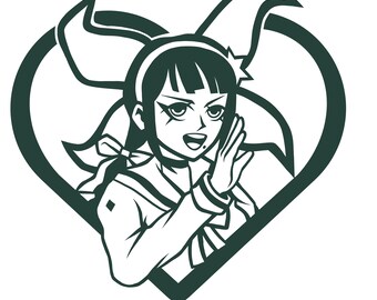 Puede incluir: Una ilustración en blanco y negro de una chica de anime con cabello verde y un marco en forma de corazón a su alrededor. Lleva un uniforme escolar y tiene una expresión de sorpresa en su rostro.