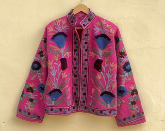 Giacca da ricamo Suzani fatta a mano rosa, cappotto da giacca invernale, cappotto da donna, giacca corta Suzani, giacca Suzani in tessuto TNT, vestaglia