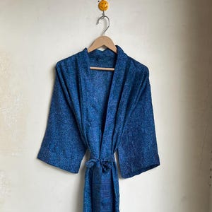 Vintage Silk Kimono Robe: Bohemian Floral Sari Fabric, Free Size