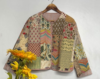 Mehrfarbige handgemachte Patchwork-Jacken, indische Baumwolle handgemachte Winterjacke, Jacke im Boho-Stil, kurze gesteppte Kantha-Jacke