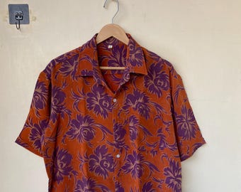 Camisa de seda para hombre de media manga: tejido crepé suave, ideal para verano, vacaciones y ocasiones especiales.