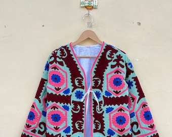 Giacca ricamata Suzani fatta a mano, giacca invernale, cappotto corto Suzani da donna, giacca Suzani in tessuto TNT, vestaglia, regalo per lei