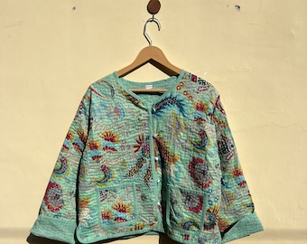 Veste kantha en patchwork faite main, veste florale en coton cousue à la main, manteau sari kantha en coton, veste courte