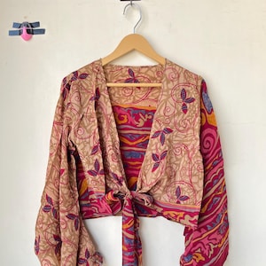 Crepe Silk Boho Crop Top: Sari Top mit Glockenärmeln und Bindebändern