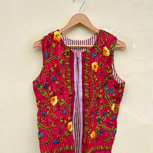 Chaqueta boho sin mangas hecha a mano, chaleco bordado con flores, chaqueta sin mangas para mujer, chaleco Phulkari, chaleco boho, regalos