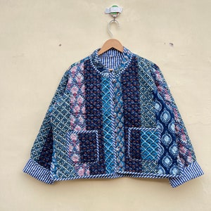 Nouvelle veste patchwork Blue Coller Boho Winter veste matelassée réversible, vêtements pour femmes, manteau de veste, veste indienne faite à la main image 1