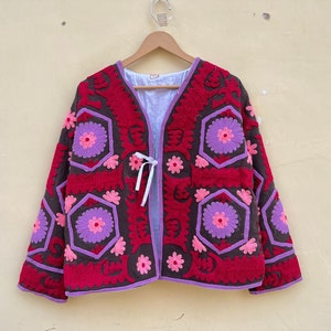 ハンドメイドのマルーンスザニ刺繍ジャケット：コットンウィンターコート
