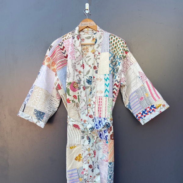 Beau kimono indien fait à la main en coton Kantha ~ Kimono court de plage imprimé patchwork ~ robe ethnique femmes portent un peignoir ~ veste ~ robe Maxi ~ cadeau