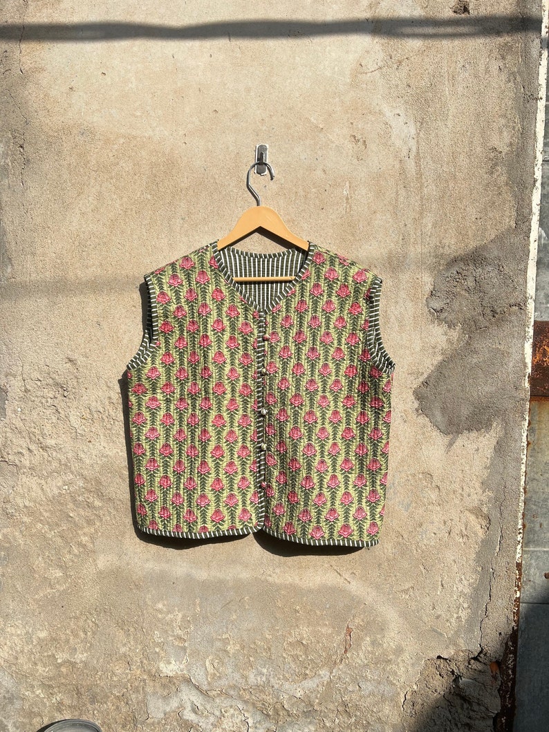 Vestes patchwork en coton sans manches, manteau veste d'hiver fait main en coton indien, veste style bohème, veste courte matelassée kantha unisexe image 1