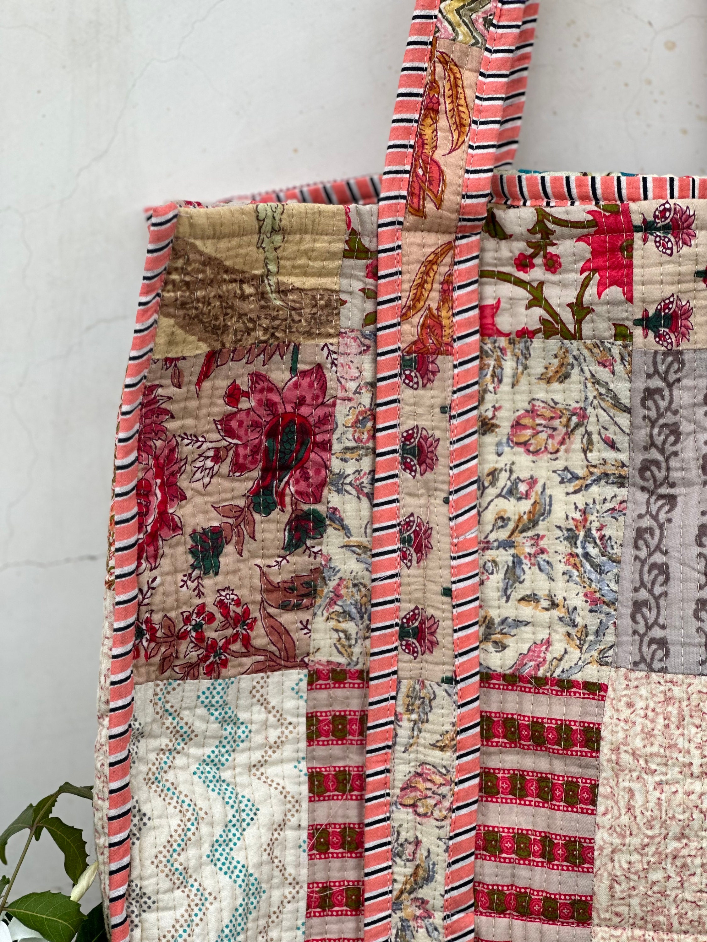 キルティングパッチワークトートバッグ：ハンドメイドコットン