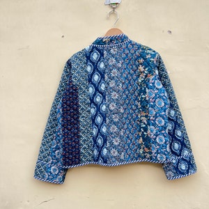 Nouvelle veste patchwork Blue Coller Boho Winter veste matelassée réversible, vêtements pour femmes, manteau de veste, veste indienne faite à la main image 9