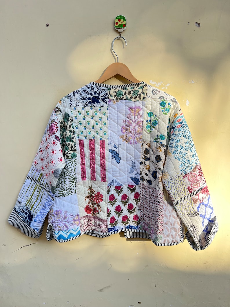 Handmade Patchwork Jacket, Hand Stitched Cotton Patchwork Jacket, Cotton Sari Kantha Coat, Short Jacket, Patch work coat, Patch Work jacket zdjęcie 6