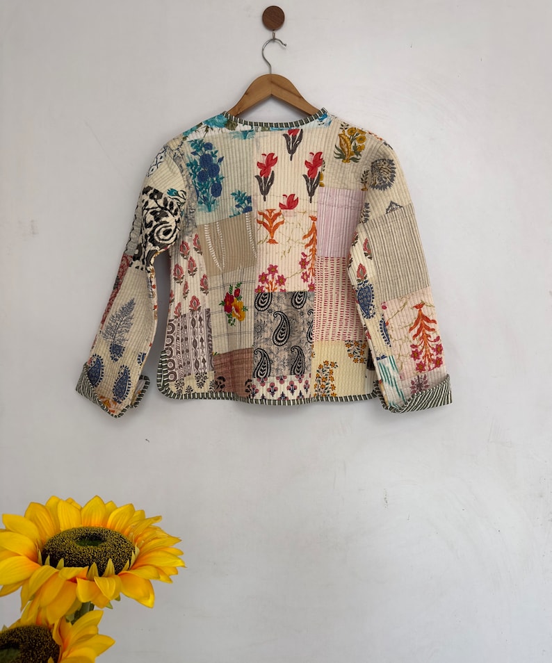 Vestes en patchwork faites main de couleur blanche, manteau veste d'hiver fait main en coton indien, veste de style bohème, veste courte matelassée en kantha unisexe image 6