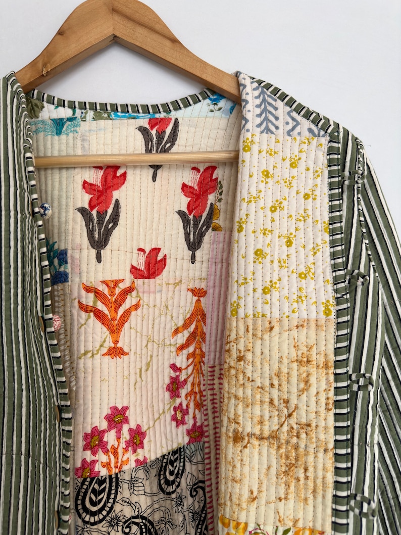 Vestes en patchwork faites main de couleur blanche, manteau veste d'hiver fait main en coton indien, veste de style bohème, veste courte matelassée en kantha unisexe image 10