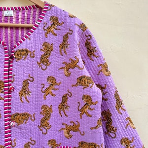 Handgefertigte indische Baumwollblock-Tigerdruck-Steppjacke, Boho-Mantel, Winterkleidungjacke, Vollärmeljacke, zwei Vordertaschen Bild 2