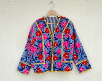 Veste matelassée brodée Suzani faite main : manteau fleuri en coton