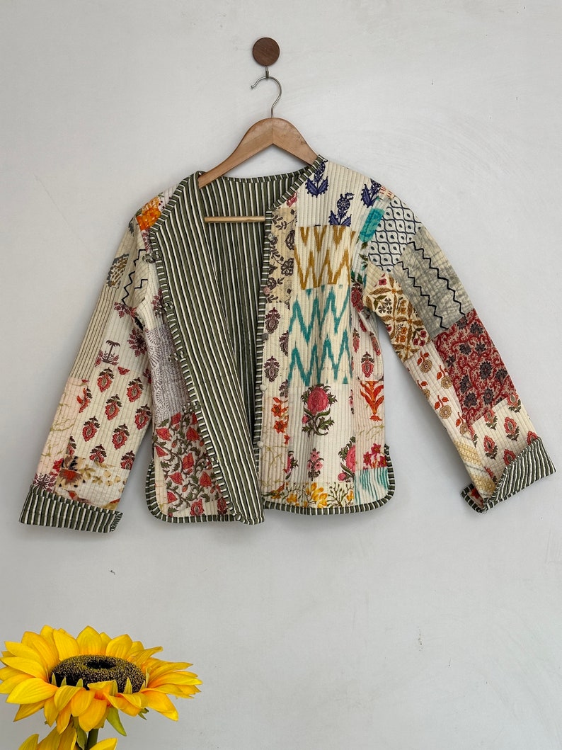 Vestes en patchwork faites main de couleur blanche, manteau veste d'hiver fait main en coton indien, veste de style bohème, veste courte matelassée en kantha unisexe image 4