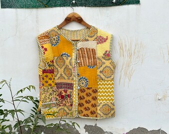 Gelbe Patchwork Kantha Steppweste: Boho Indische Baumwolljacke