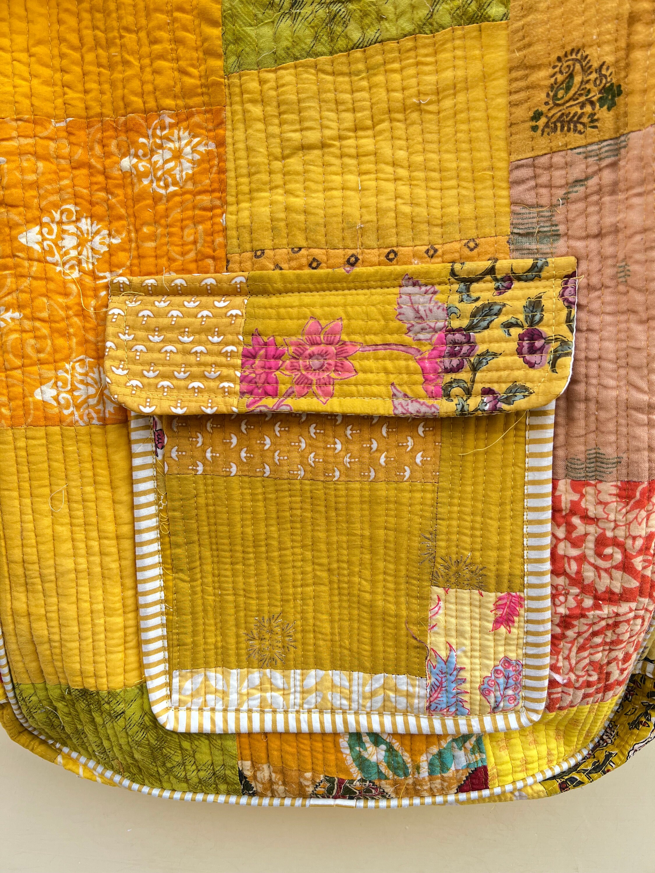 Borsa a tracolla trapuntata off-white da donna Enrico Coveri