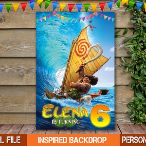 Puede incluir: Un vibrante tel&oacute;n de fondo de cumplea&ntilde;os con una escena de personajes en un barco navegando por una gran ola. El texto "ELENA IS TURNING 6" se muestra en amarillo y azul. Guirnaldas de colores cuelgan sobre la imagen.