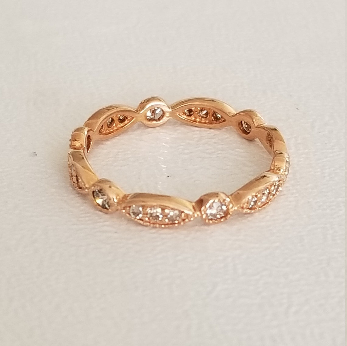 Anillo de la eternidad apilable 14K oro / diamantes anillos Etsy