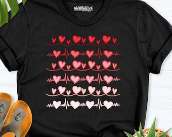 Camiseta de mujer con corazón de amor, camiseta de San Valentín, camiseta de amor con latidos del corazón, camiseta de corazones de niña, camiseta de San Valentín con corazón de enfermera, camiseta a juego de mamá y yo