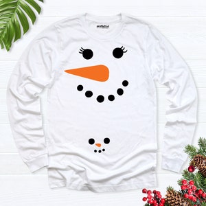 Snowman Maternity sweatshirt, Pregnancy Announcement Winter Hoodie, Snowman face shirt, New mom Sweater, Snowman Pregnancy Reveal longsleeve zdjęcie 3