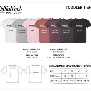 Peut inclure: Un tableau des tailles pour t-shirts pour tout-petits avec des mesures en pouces. Le tableau indique les mesures de la poitrine et de la longueur pour les tailles 2T, 3T, 4T et 5T. Le tableau comprend &eacute;galement des informations sur la composition du tissu des chemises, qui sont faites de 100% coton ou d'un m&eacute;lange de 52% coton et 48% polyester.