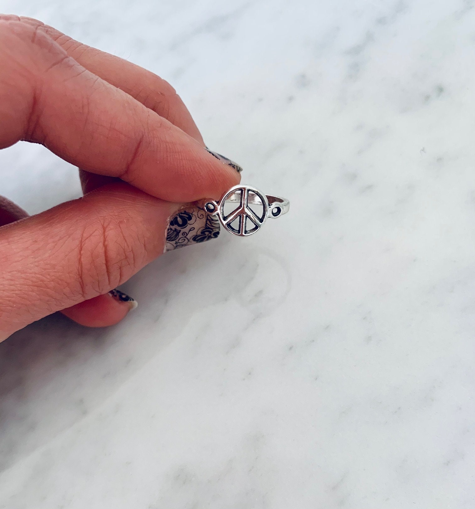 Vintage Peace Sign Ring Size 8 Silver Plated Gun Metal Black Hippie J…
