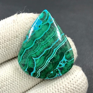 Cabochon di crisocolla di malachite...Cabochon di pera...34x28x6 mm...62 ct...A#N7196