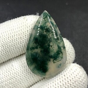 Cabochon van mosagaat... Cabochon peer...34 x 21 x 5 mm... 27 kt...A#N9055