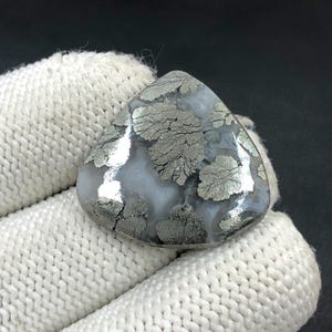 Nipomo Marcasite Cabochon...Cabochon a pera...27x28x4 mm...29 ct...A#N6191