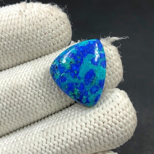 Cabochon azurite Blue Bird... Cabochon forme libre... 20 x 17 x 5 mm... 10 carats... A#N6843